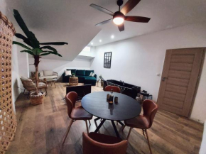 CHiLL N GRiLL APARTMENT